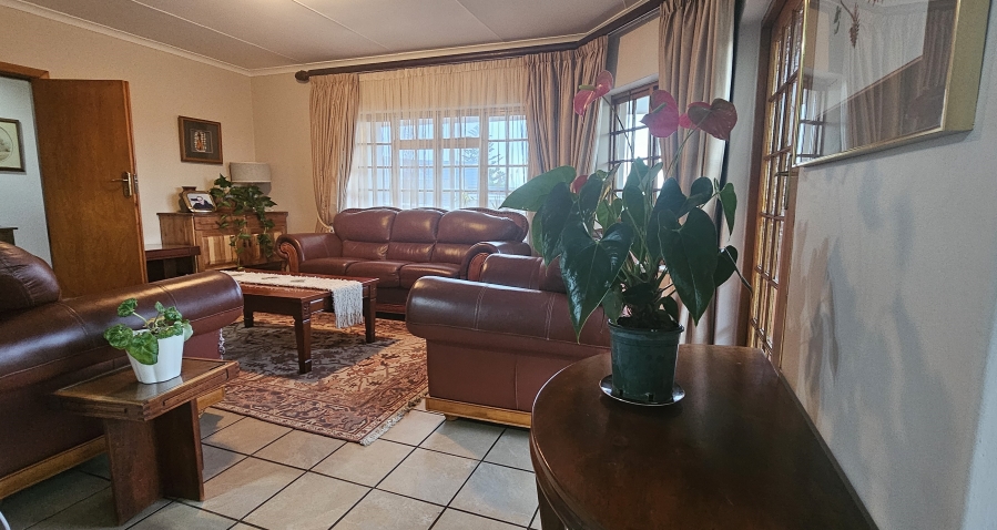 3 Bedroom Property for Sale in Middedorp Western Cape